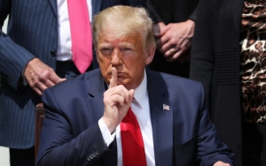 Trump Bagi-Bagi Uang untuk Pengangguran AS Usai Kalah Jajak Pendapat Jelang Pilpres