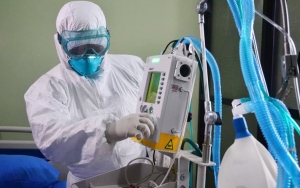 Banyak Nakes Berguguran, Satgas COVID-19 Minta Daerah Bikin SOP Perlindungan