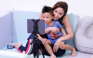 Masih Umur 3 Tahun, Anak Ayu Dewi Dapat Hadiah Taman Senilai Ratusan Juta 