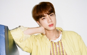Wajah Bening dan Ganteng Jin BTS di Selfie Terbaru Bikin Netizen Menggila