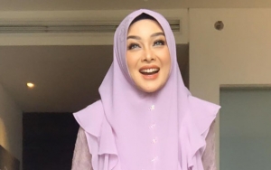 Sudah Lama Berhijab, Rambut Terry Putri Nyempil di Postingan Terbaru Jadi Sorotan