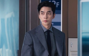 Tampil Karismatik, Ketampanan Shin Sung Rok di Foto Adegan Pertama 'Kairos' Tuai Pujian