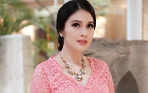 Pakai Outfit Serba Batik, Sandra Dewi Dipuji Perempuan Tercantik se-Indonesia