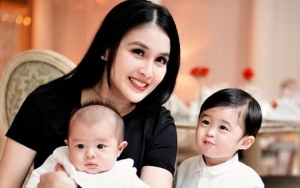 Sibling Goal, Sandra Dewi Pamer Video Uwu Raphael Peluk-Cium Mikhael Sang Adik