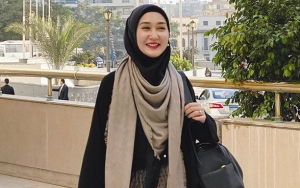 Dian Pelangi Lahirkan Anak Pertama, Pamerkan Potret Gemas Sang Bayi Cantik 'Berhijab'
