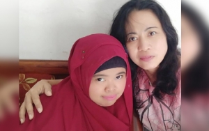 Rahmawati Kekeyi Bak Barbie Pirang di Ultah Ibunda Cantik, Fakta Minta Gendong Bikin Miris