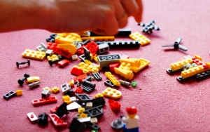 2 Tahun Nyangkut Hingga Berjamur, Potongan Lego Berhasil Dikeluarkan dari Hidung Bocah Ini