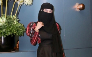 Usai Pilih Hijrah, Five Vi Sedih Dibully Netizen Hingga Bikin Mantan Kekasih Bule Kecewa