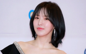Wendy Red Velvet Cantik Bersinar di Foto Comeback Pasca Cedera, Netizen Menangis