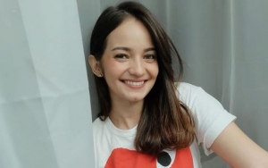 Enzy Storia Tampil Cantik Pakai Kebaya Putih dan Pamer Cincin, Ngode Sudah Nikah?