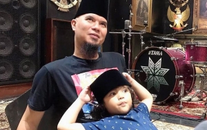 Ahmad Dhani Abadikan Foto Sang Putra Bungsu, Ramai Bikin Salah Paham Dikira Anak Cewek