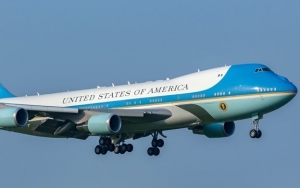 Pesawat Kepresidenan Trump Air Force One Nyaris Ditabrak Drone