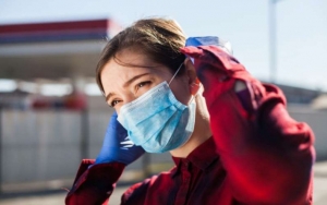 Dokter Swedia 'Sentil' Pengunaan Masker Saja Tak Cukup Tangkal Corona