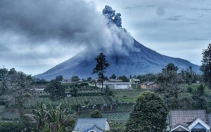 Abu Vulkanik Meningkat Diduga Jadi Pemicu Hujan Es di Sekitar Gunung Sinabung 