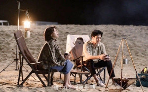 Adegan Bulan Lim Soo Hyang - Ha Suk Jin di 'When I Was The Most Beautiful' Dibilang Tak Masuk Akal