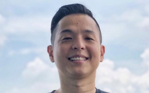 Ernest Prakasa Bagikan Foto Jadul, Gaya Rambut Petak-petak Nyeleneh Jadi Sorotan