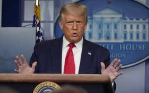 Trump Umumkan Penggunaan Terapi Plasma Darah untuk Lawan COVID-19