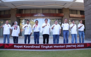 Foto Bareng Para Menteri Tanpa Masker Tuai Kritikan
