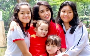 Jelang Melahirkan, Ussy Sulistiawaty Tulis Pesan Menyentuh untuk Keempat Putrinya