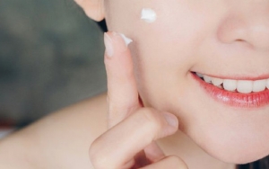 8 Rekomendasi Sunscreen Bebas White Cast Ini Bakal Bikin Kamu Enggak Malu Karena Belang Lagi