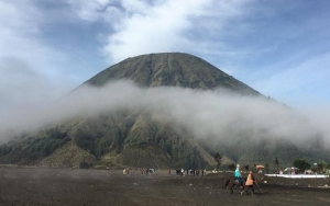Gunung Bromo Kembali Buka untuk Wisata, Jalur Pendakian Masih Tutup