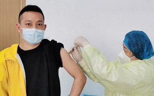 Tiongkok Ternyata Sudah Uji Coba Vaksin COVID-19 ke Paramedis Sejak Juli