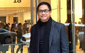 Addie MS Berikan Hadiah Handphone dan Beasiswa Ke Pengamen Gerobak Ini