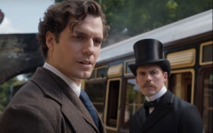 Henry Cavill Jadi Sherlock Holmes Seksi di Trailer 'Enola Holmes'