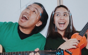Joshua Suherman dan Pacar Kompak Bagikan Foto Lawas 8 Tahun Lalu, Sukses Bikin Kaget!