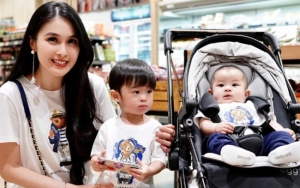 Sandra Dewi Bagikan Potret Raphael dan Mikhael Moeis Sedang Tidur, Lebih Gemes Mana?