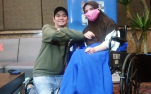 Indra Bekti Ungkap Kronologi Sang Istri Sebelum Dilarikan ke RS, Sesak Napas Hingga Keringat Dingin
