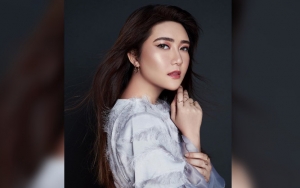 Ambyar Awards 2020: Via Vallen Cantik Pakai Gaun Bling-bling Malah Diejek Kelihatan Tua