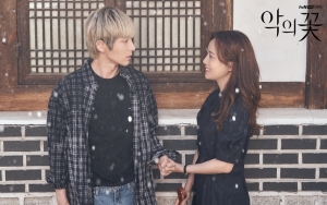 PD 'Flower of Evil' Bongkar Makna Adegan Moon Chae Won Histeris Selamatkan Lee Jun Ki