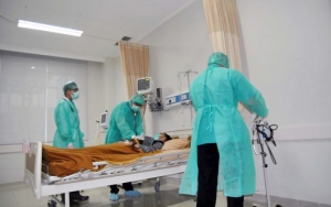 Viral Video Keluarga Pasien Diduga Corona Umpati Nakes Gegara Lambat Pakai APD