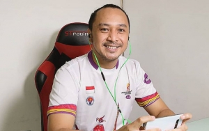 Giring Ganesha Tuai Cibiran Saat Berpose di Depan Baliho Diri Jadi Capres 2024