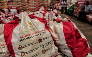 Pandemi Corona, Kemensos dan Bulog Bagikan Bantuan Beras Sampai 15 Kilogram per Bulan