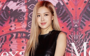 Rose BLACKPINK Senyum Malu-Malu Pakai Seragam Dipuji Cantik Banget