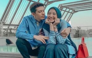 Nangis Sambil Peluk Irwansyah, Zaskia Sungkar Diduga Positif Hamil