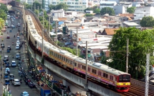 Angka Penumpang KRL-TransJ Terus Naik, Satgas COVID-19 Minta Anies Evaluasi Ganjil-Genap
