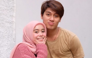 Video Lesty Cium Tangan Rizky Billar Bak Suami-Istri Hingga Foto 'Pernikahan' Beredar