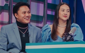 Rizky Febian Pamer Momen Rebahan Santai di Paha Anya Geraldine, Netter Pertanyakan Maksud Caption