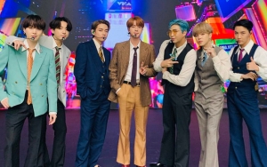 BTS Tampil Super Energik Tampikan 'Dynamite' Untuk Series Grammy 'Press Play'