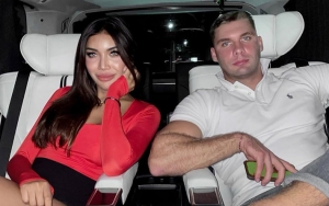 Berlayar Romantis Bareng Millendaru, Pose Duduk 'Kemayu' Pacar Bule Jadi Bahan Ledekan