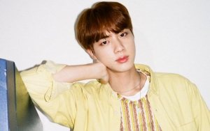 Niat Pamer, Selfie Baru Jin BTS Malah Bikin Netizen Pertanyakan Ini