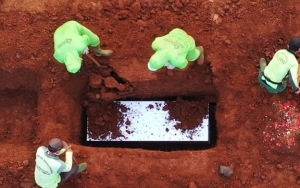 Pengakuan Penggali Kubur Soal Makam Corona di TPU Pondok Ranggon yang Disebut Nyaris Penuh