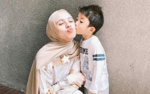 Putra Nycta Gina Harus Rutin Kontrol dan Ganti Sol Sepatu Demi Perbaiki Bentuk Kaki, Sakit Apa?