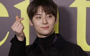Ganteng Bak Pangeran di Pemotretan, Minhyun NU'EST Bahas Gol di Masa Depan