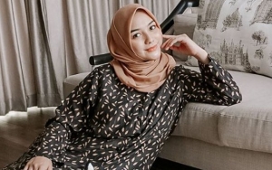 Wajah Tampan Ayah Citra Kirana Saat Gendong Cucu Sukses Curi Perhatian