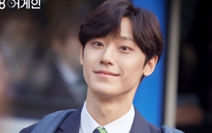 Lee Do Hyun Makin Ganteng Kenakan Seragam SMA, Ngaku Lakukan Ini Demi Dalami Peran di '18 Again'