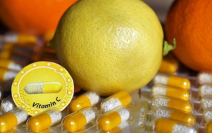 Meski Menyehatkan, 7 Masalah Kesehatan Ini Bisa Kalian Dapat Jika Terlalu Banyak Konsumsi Vitamin C